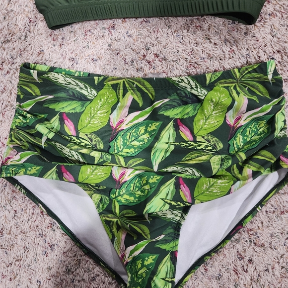 Summer 2piece bathingsuit - Picture 3 of 3